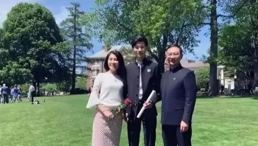 中国空间站首个舱内在轨机器人试验,管家婆的资料一肖中特,全面解答解释落实_豪华版V7.9